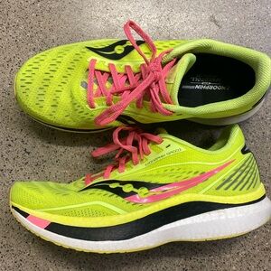 $160 Saucony Endorphin Speed yellow womens 9.5 running shoes excellent worn 5x
